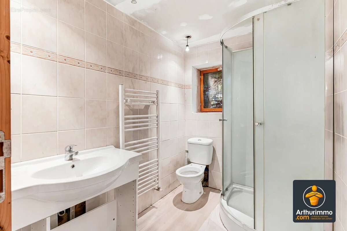 Trèves, secteur Le Burel - Maison authentique en pierre, sur un terrain de 745 m². - photo 14
