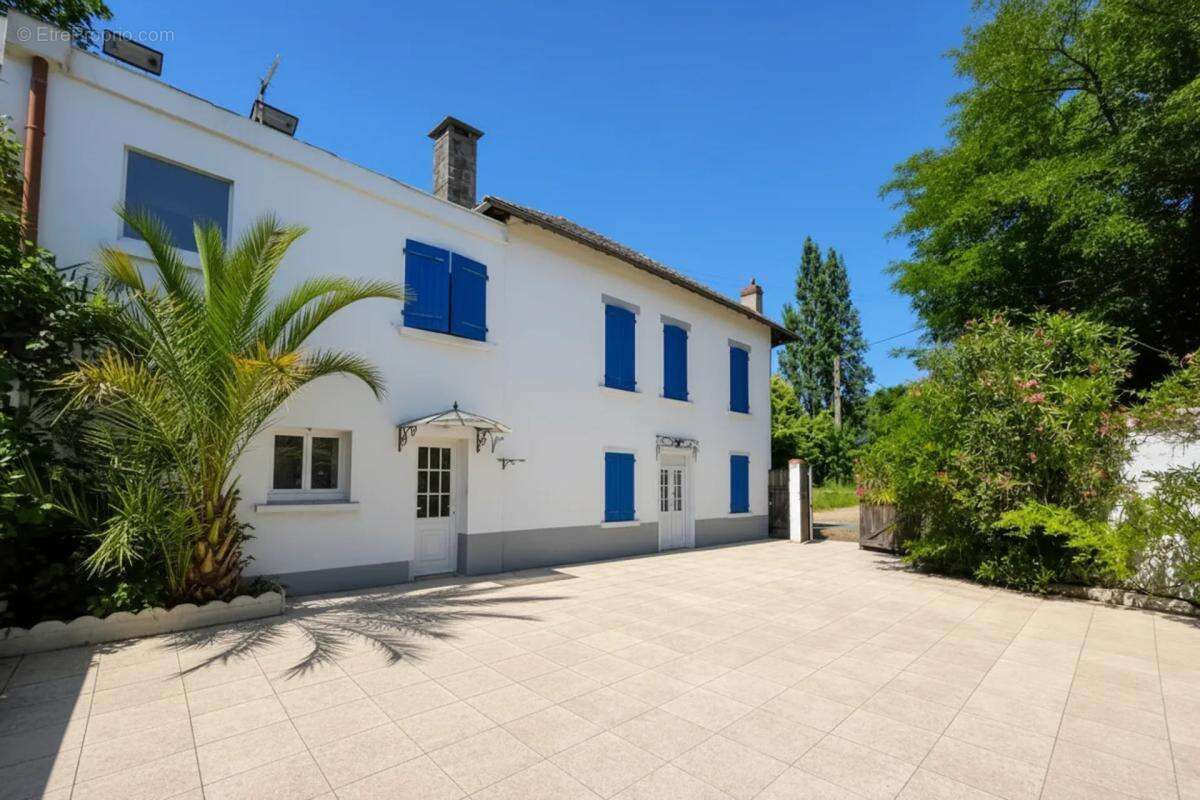 Maison de 8 pièces de 240 m² à Aureilhan - photo 10