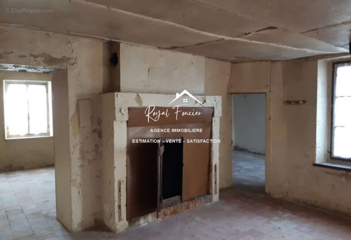 Pièce de vie ouverte sur deux pièces - Maison à LIGUEIL