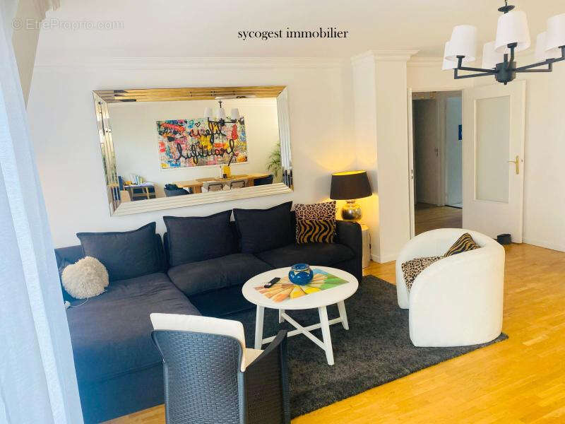 Appartement à LES LILAS