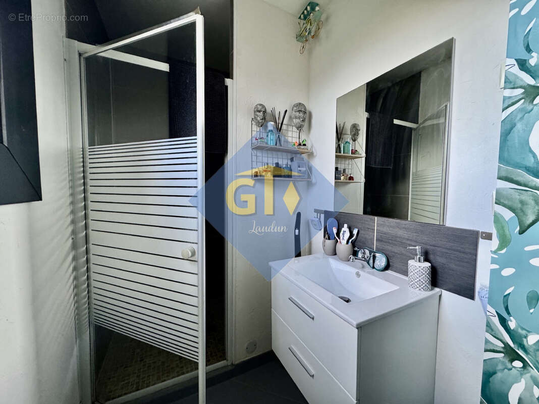 Maison à LAUDUN-L'ARDOISE