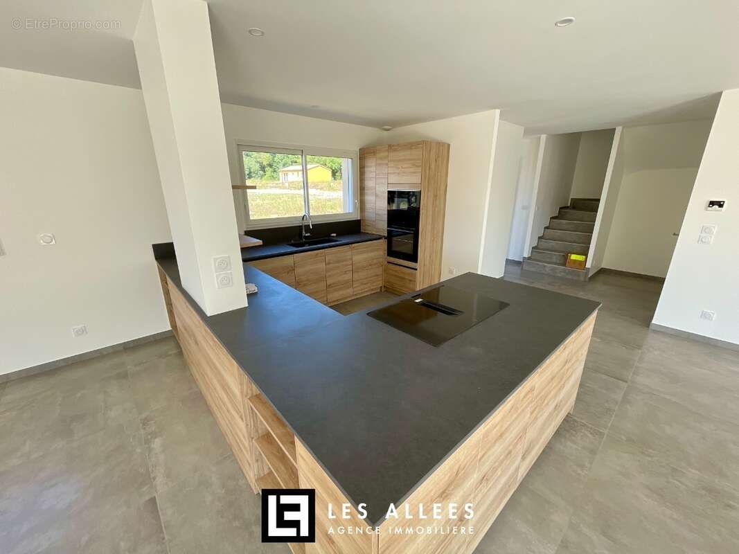 Maison 153 m² à Les Granges-Gontardes  - photo 4