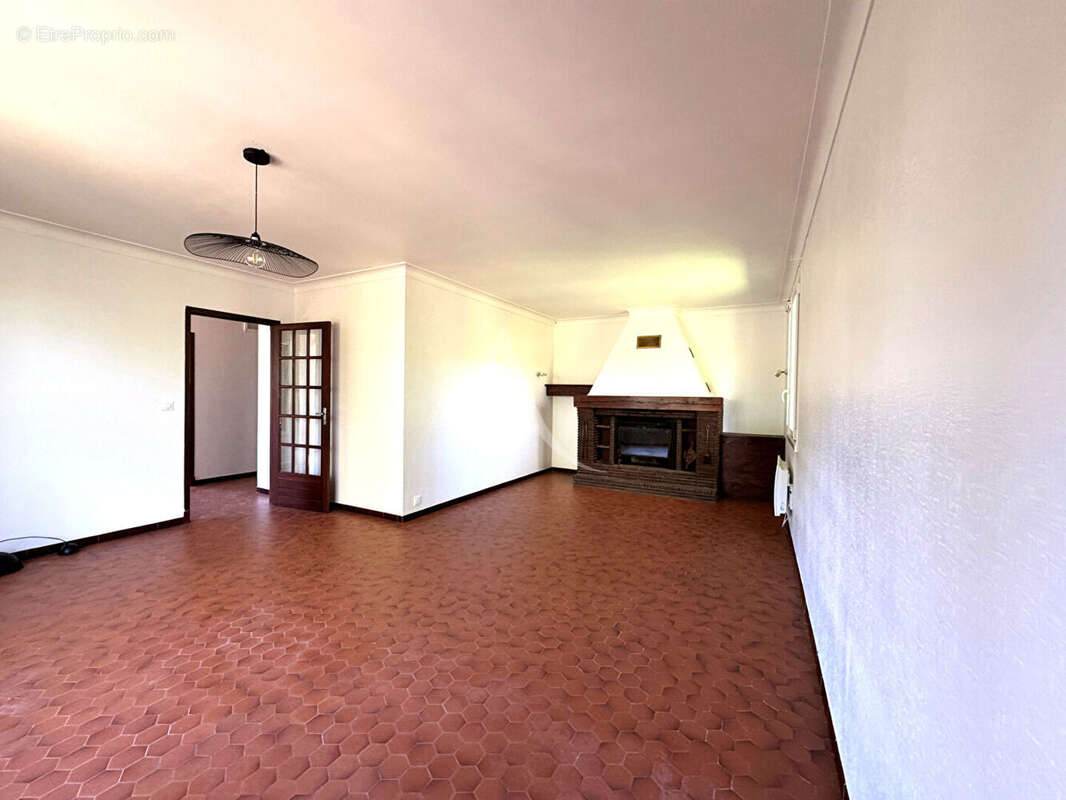Maison L Isle Jourdain sur presque 3590 m² de terrain - photo 5