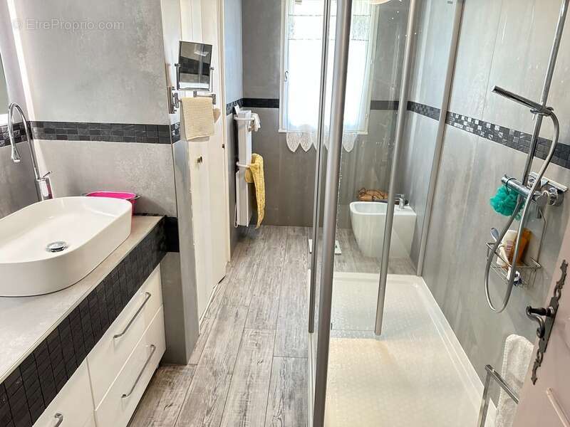 Appartement à GREOUX-LES-BAINS