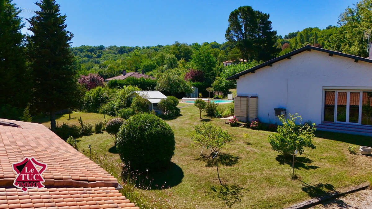 Maison à PUJOLS