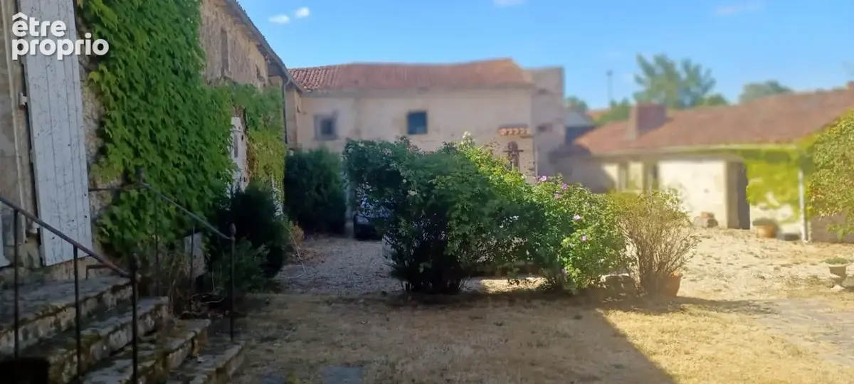 Grande maison de famille, dépendances  et jardin - photo 15
