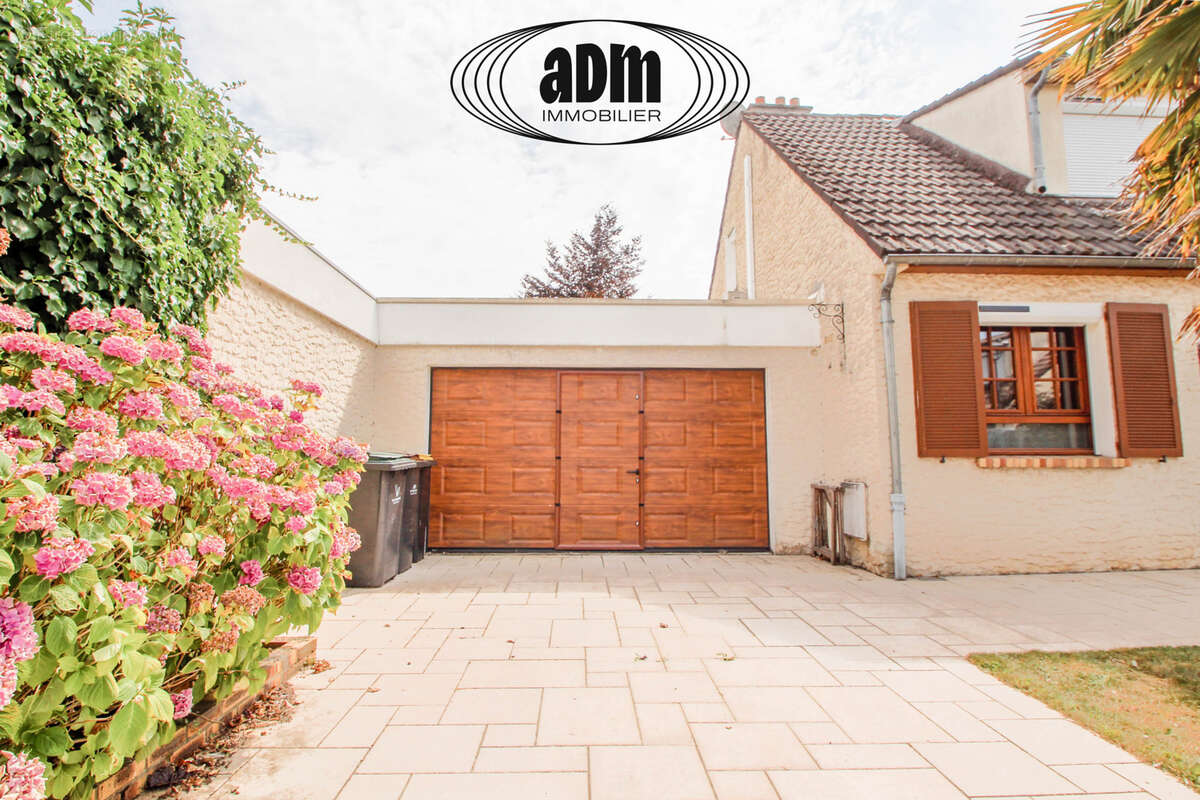 Maison familiale avec terrasse couverte et cheminée - photo 2