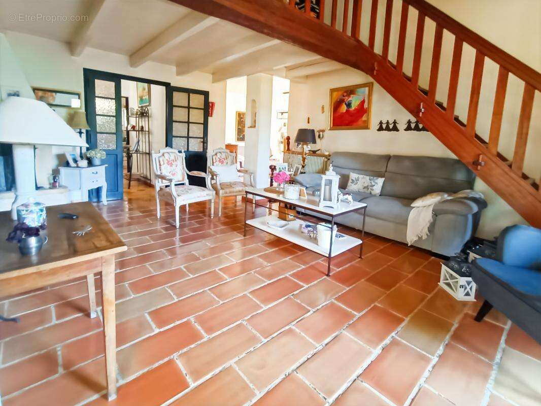 Maison familiale de 210 m² avec piscine, dans un secteur calme ! - photo 5