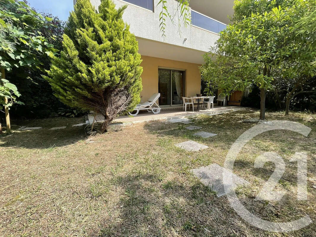 Appartement à SAINT-LAURENT-DU-VAR
