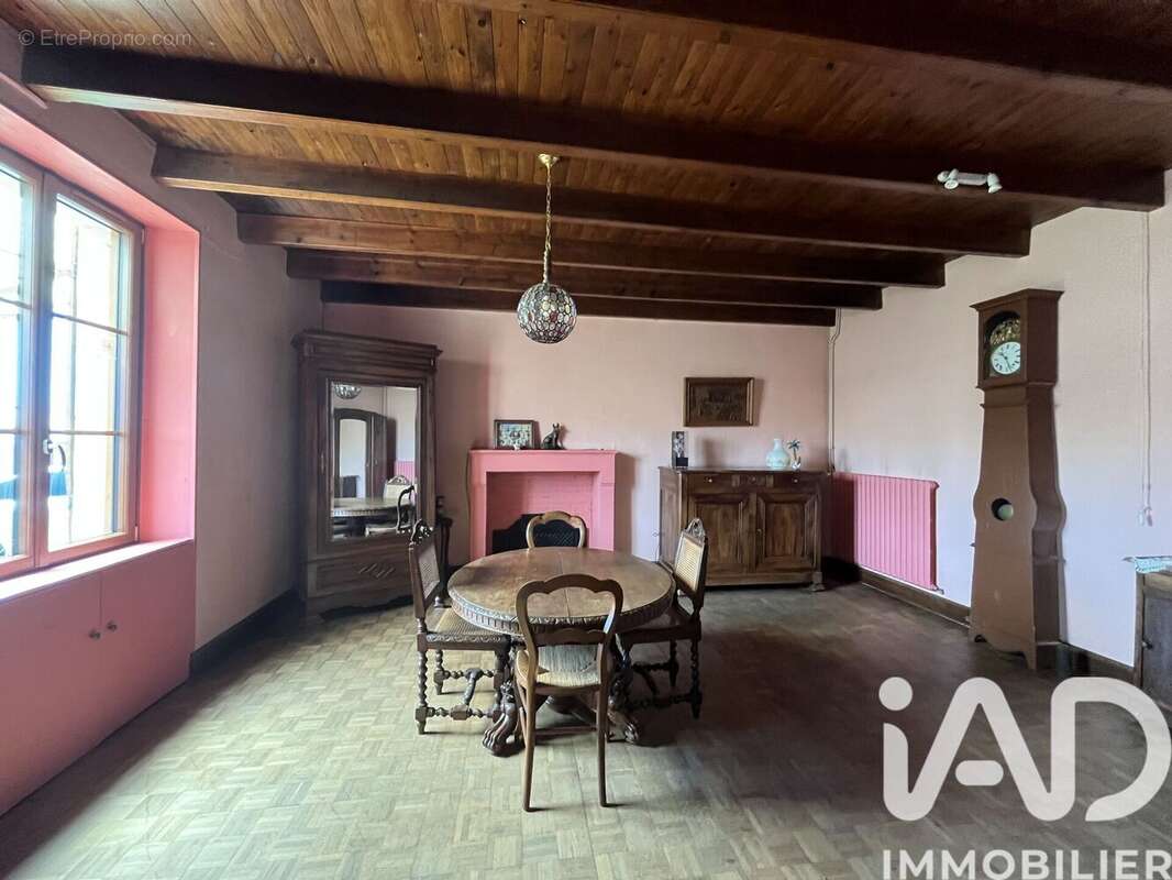 Maison 123 m² à Lussac  - photo 2