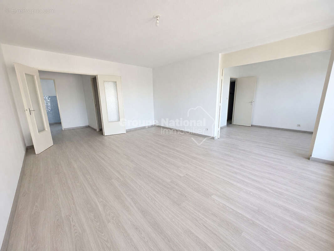 Appartement T5 de 96 m² avec terrasse, ascenseur et cave, Miramas - photo 2