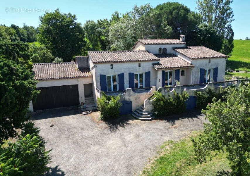 Maison familiale rénovée avec grand jardin arboré et verger - photo 2