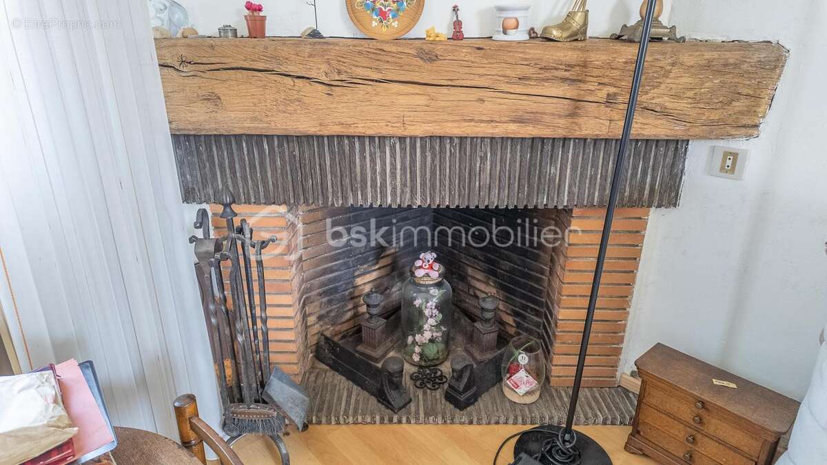 Charmante maison de caractère avec son agréable terrain, sa grande cave (et chaufferie) dans un quartier prisé et recherché de l - photo 8