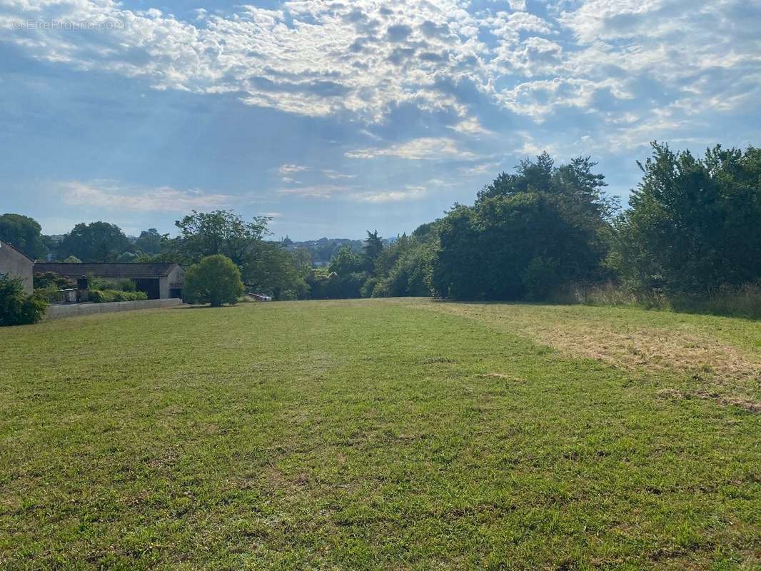 Terrain à LA COURONNE