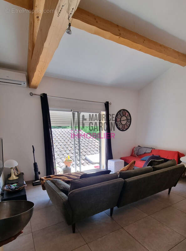 Maison à ENTRAIGUES-SUR-LA-SORGUE