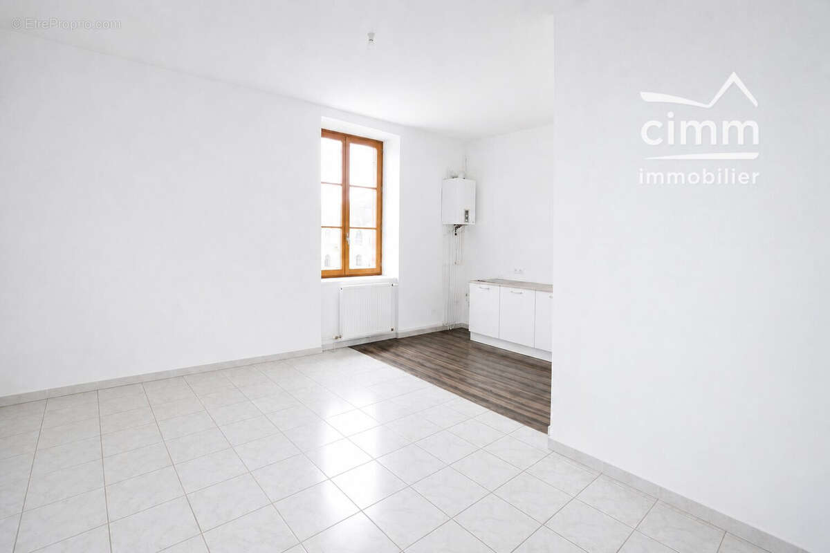 Appartement à SAINT-SIMEON-DE-BRESSIEUX