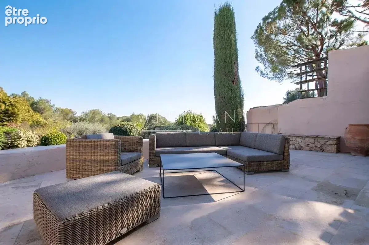 Villa dans un domaine prestigieux près du village de Valbonne - photo 2