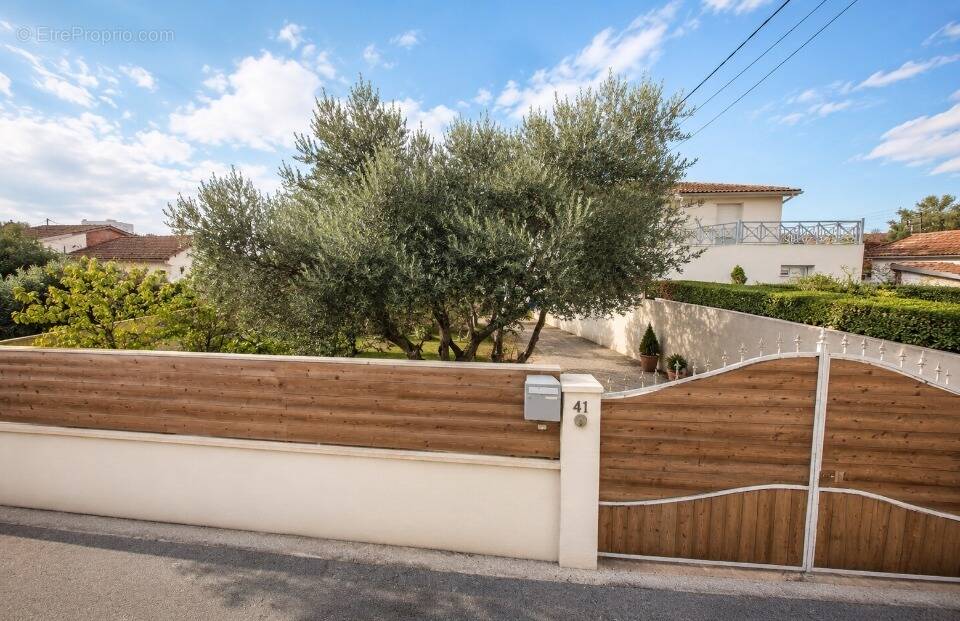 Terrain 370 m² à Pessac  - photo 1
