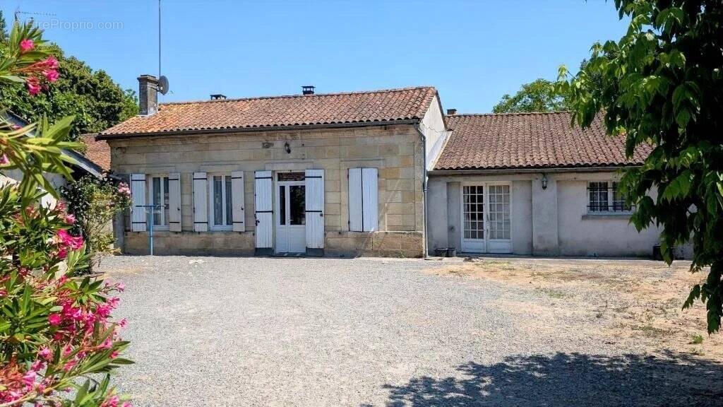 Maison à SAINT-CHRISTOLY-DE-BLAYE