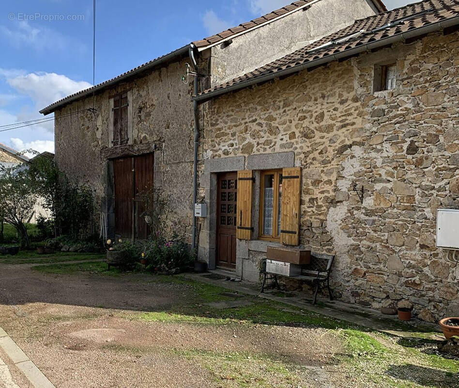 Maison à CHAMPS-ROMAIN