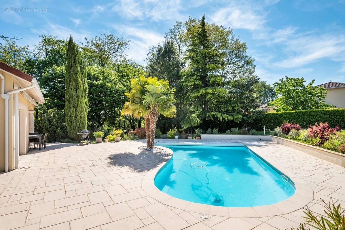 Maison à SAINT-BONNET-DE-MURE