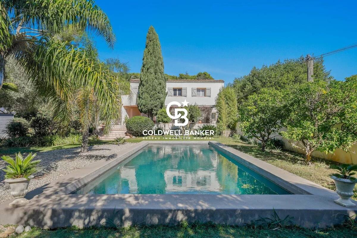 Maison à CARQUEIRANNE