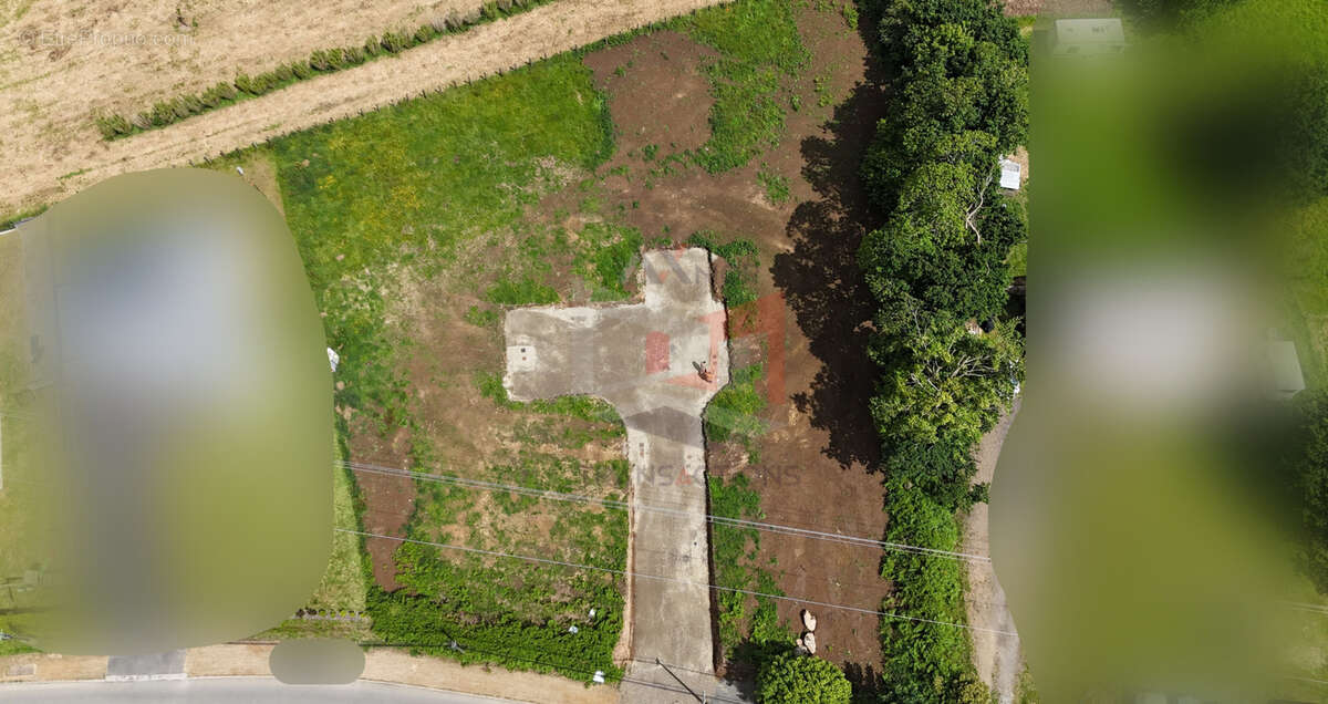 Terrain à PLOUBEZRE