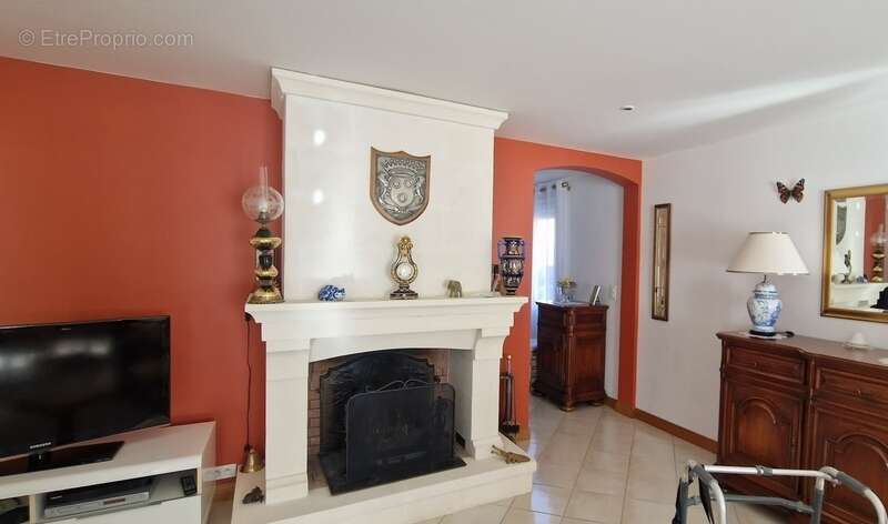 Grande maison à vendre 5 pièces FOUQUEBRUNE (16) + dépendances sur terrain d'env 6800 m2 - photo 15
