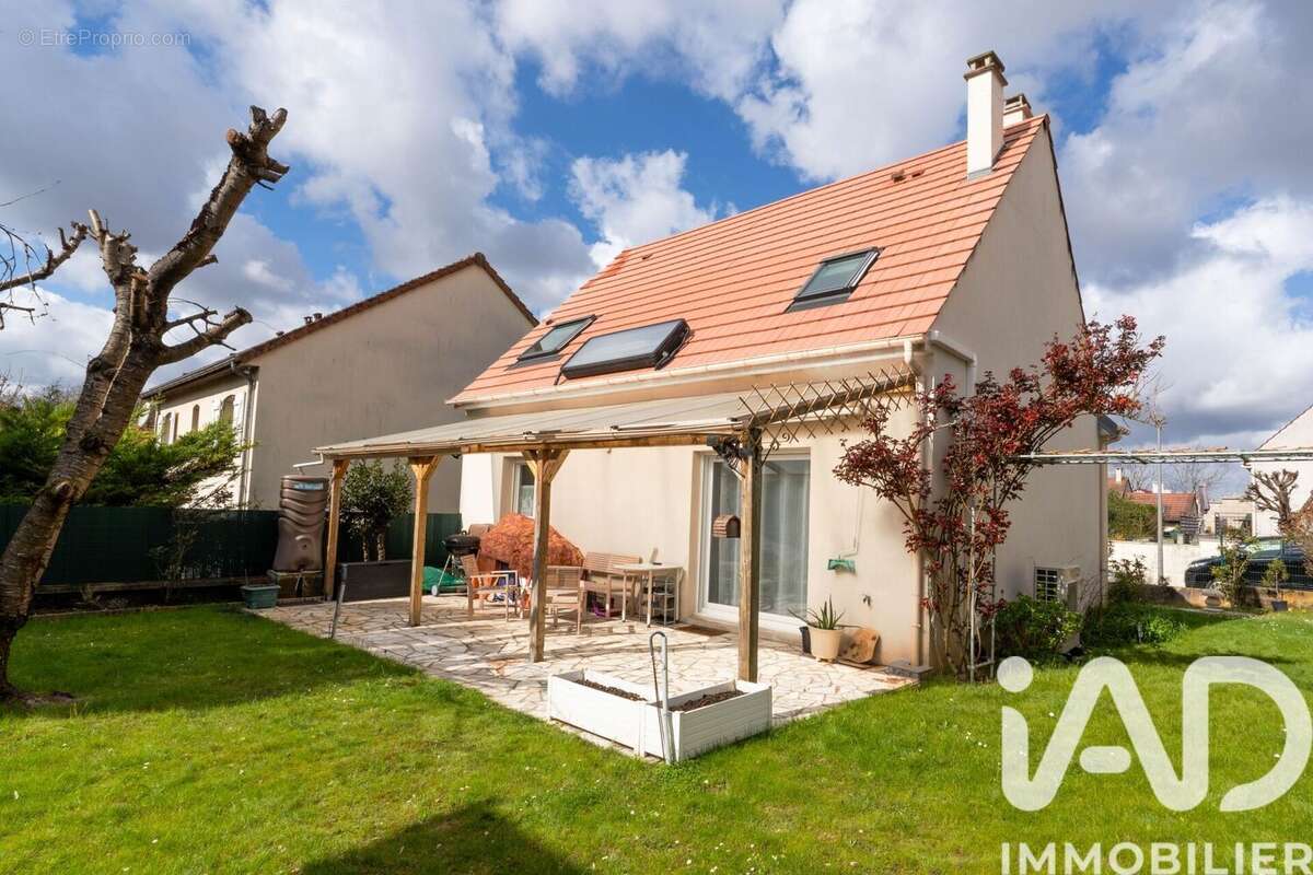 Photo 2 - Maison à CHAMPS-SUR-MARNE