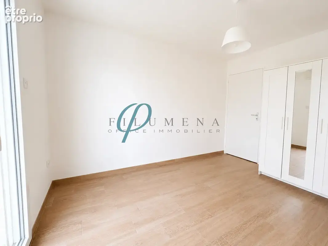 SUCÉ-SUR-ERDRE, maison de plain-pied rénovée au calme, 155 M2, 4 chambres. - photo 8
