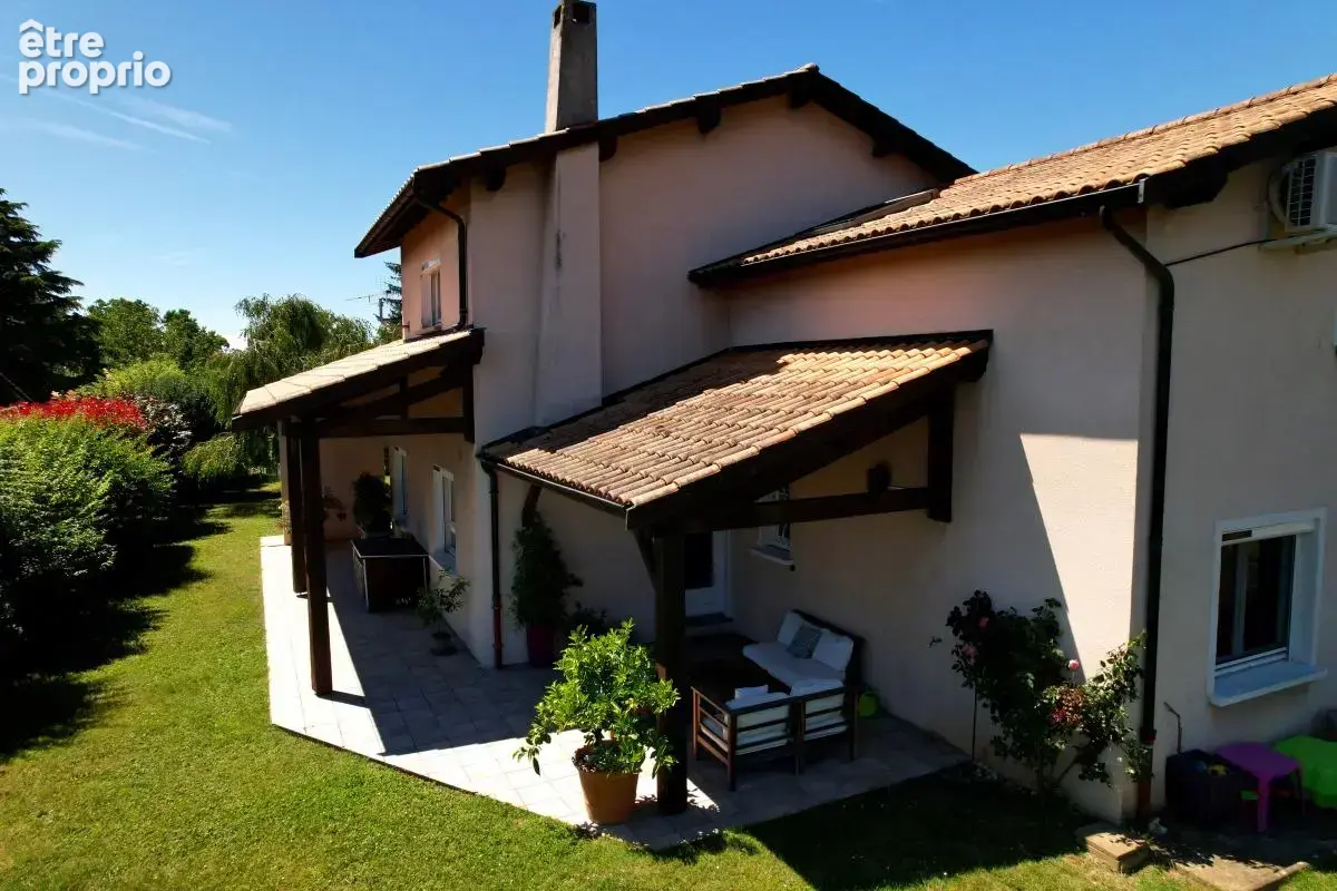 Maison - 3-4 chambres - Cave - Buanderie - Terrasse - Balcon - Jardin - Piscine - Au calme - photo 4
