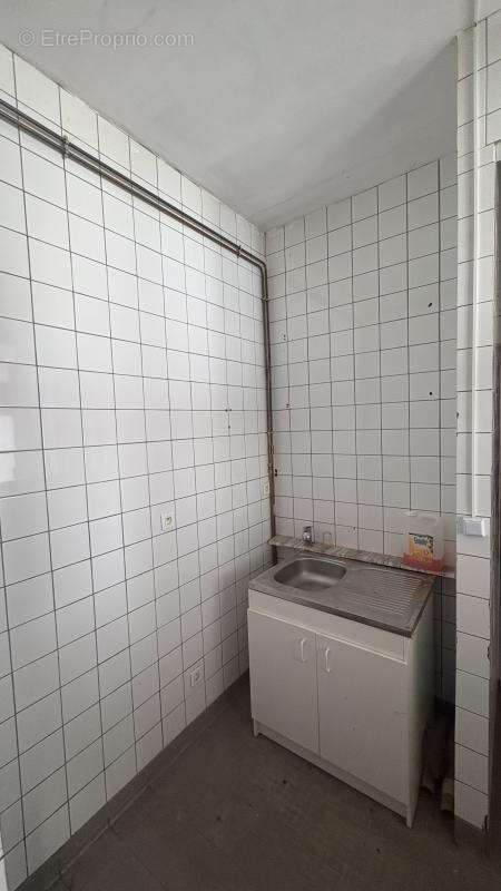 Opportunité à Saisir à Commentry (03) : Immeuble Mixte - Local Commercial + Habitation à l'Étage - photo 13