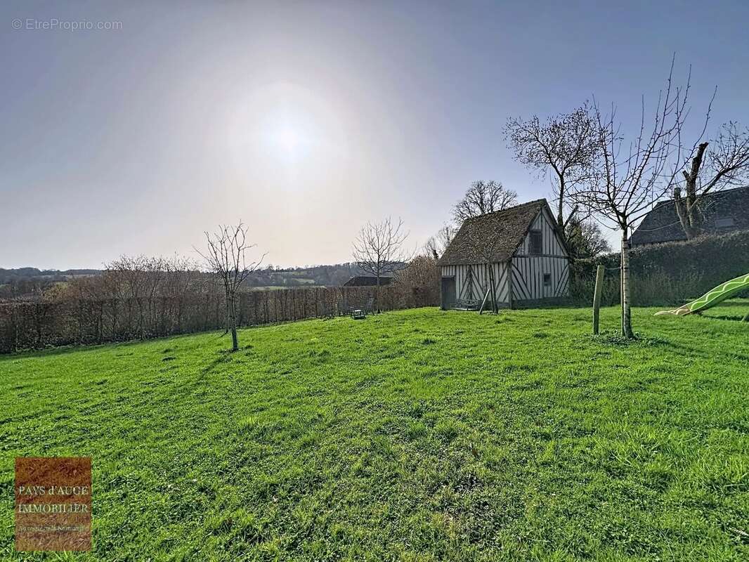 Maison à SAINT-PIERRE-SUR-DIVES