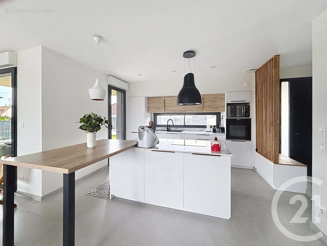 Maison à SAINT-ANDRE-LES-VERGERS