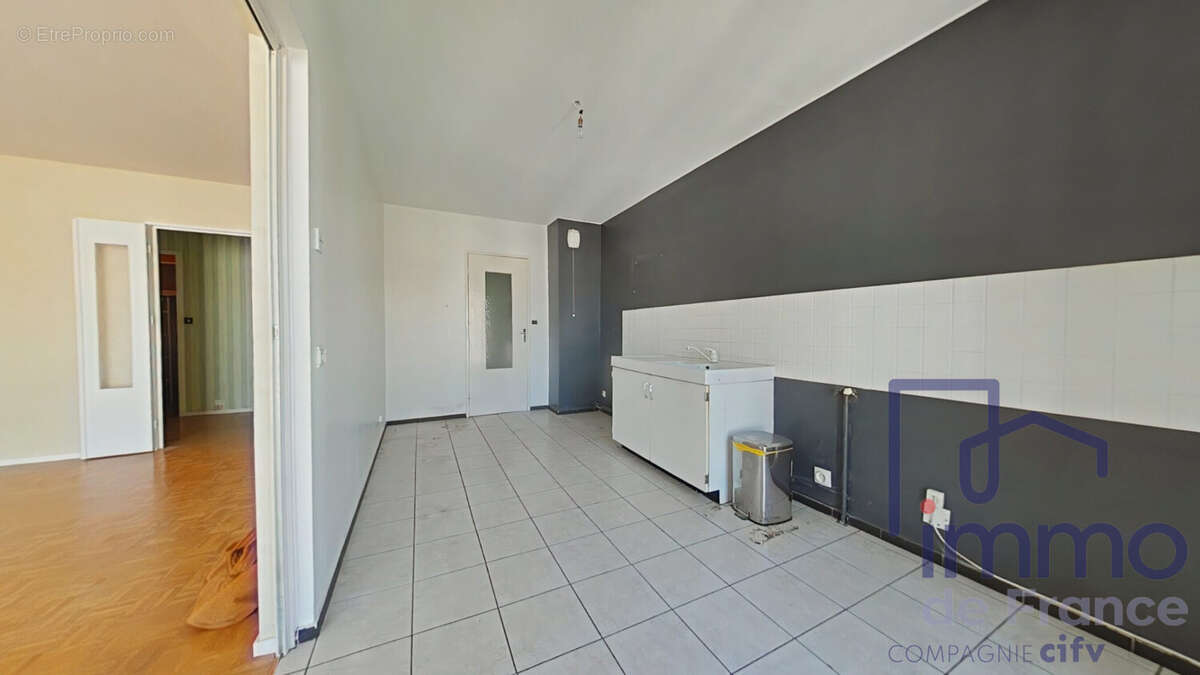 Appartement 94 m² à Saint-Etienne  - photo 7