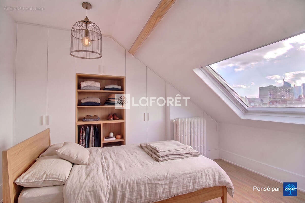 Appartement à COURBEVOIE