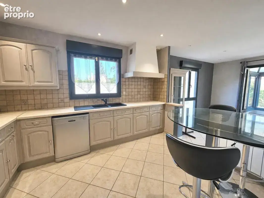 Maison de 5 pièces de 108 m² à Amfreville-sur-Iton - photo 2