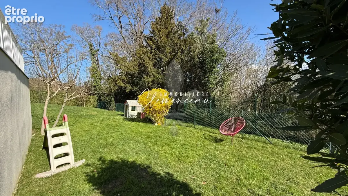 A vendre - appartement 82.45 m² - 3 chambres - jardin/terrasse 202 m² - 2 parking- 1 cave - photo 2