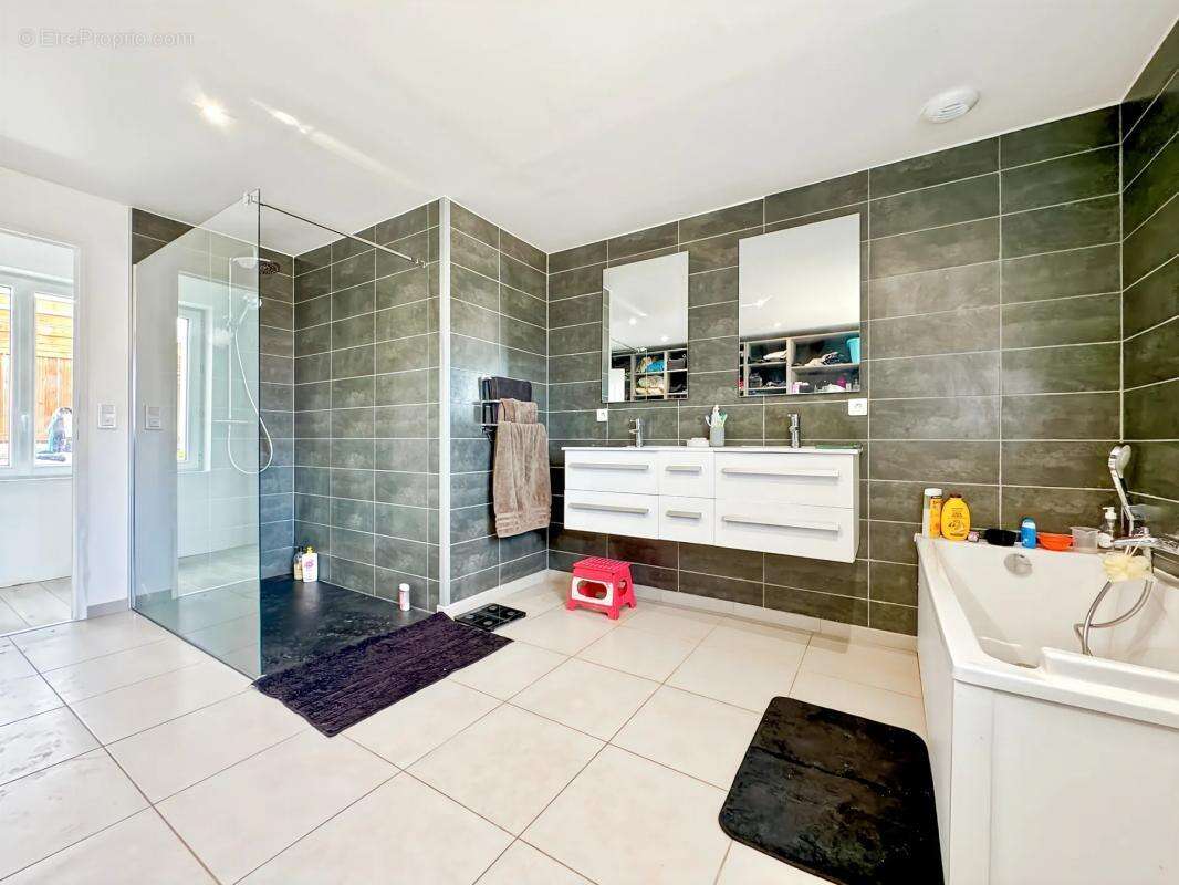 Maison à SAINT-MAIXENT-SUR-VIE