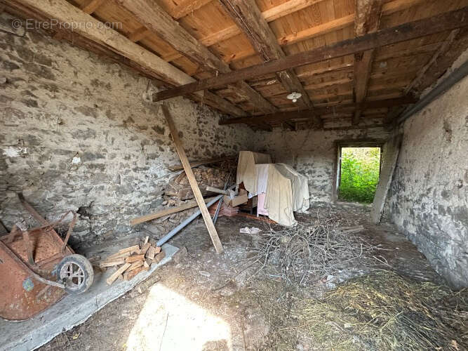 Maison 80 m² à Pontaumur  - photo 8