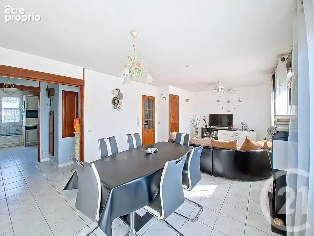 Appartement 5 pièces 90 m² à vendre à Feyzin (69320) - photo 2
