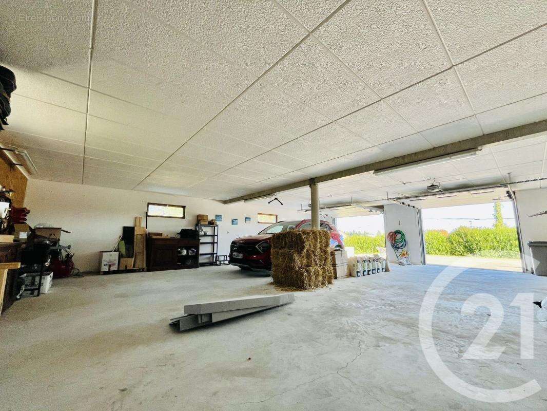 Maison à SAINT-YRIEIX-LA-PERCHE