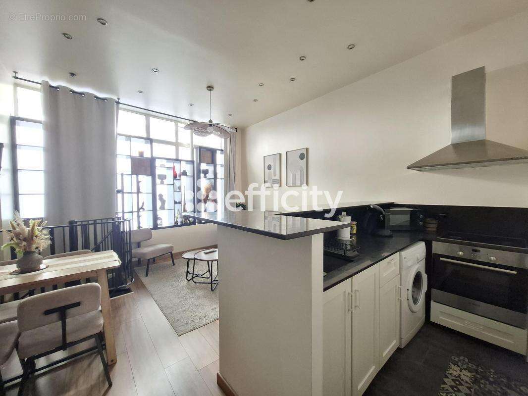 Appartement à PARIS-17E