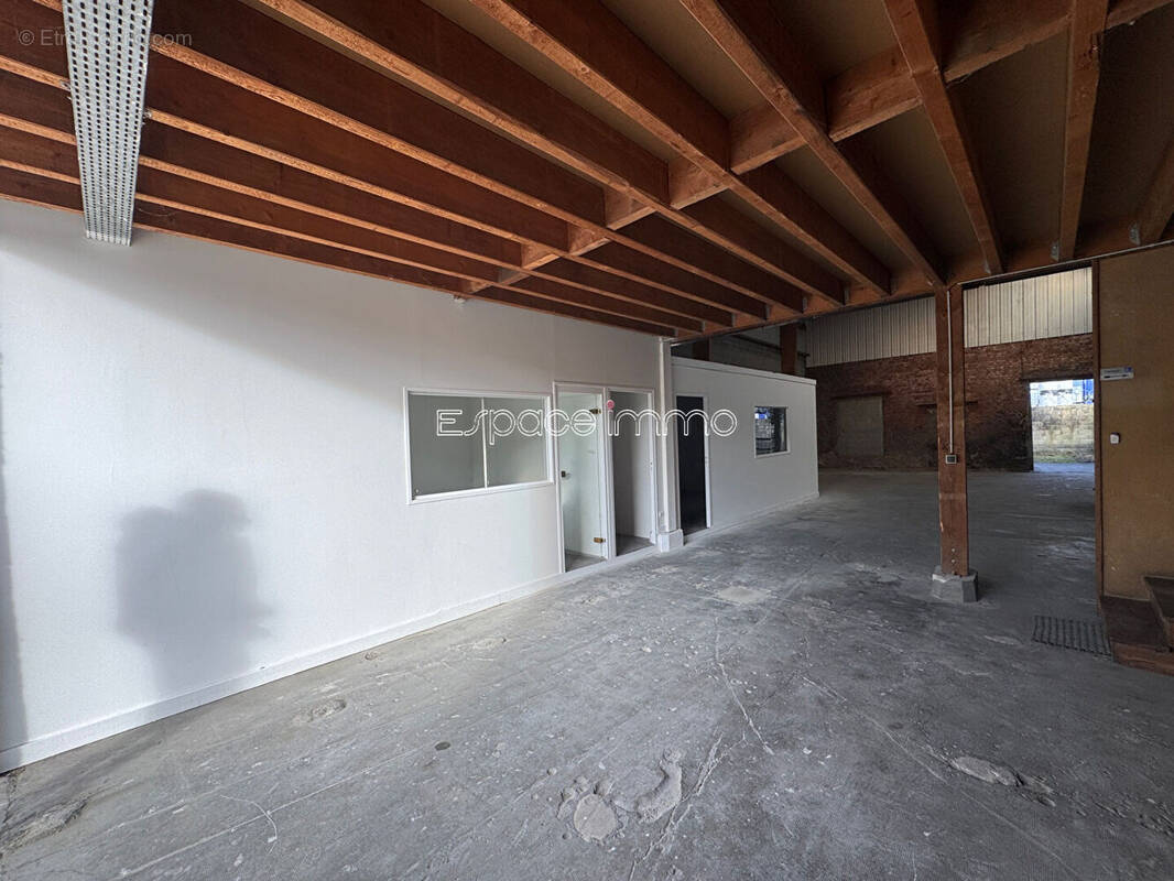 Commerce à MONTVILLE