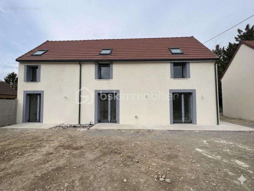 Maison à ETAMPES