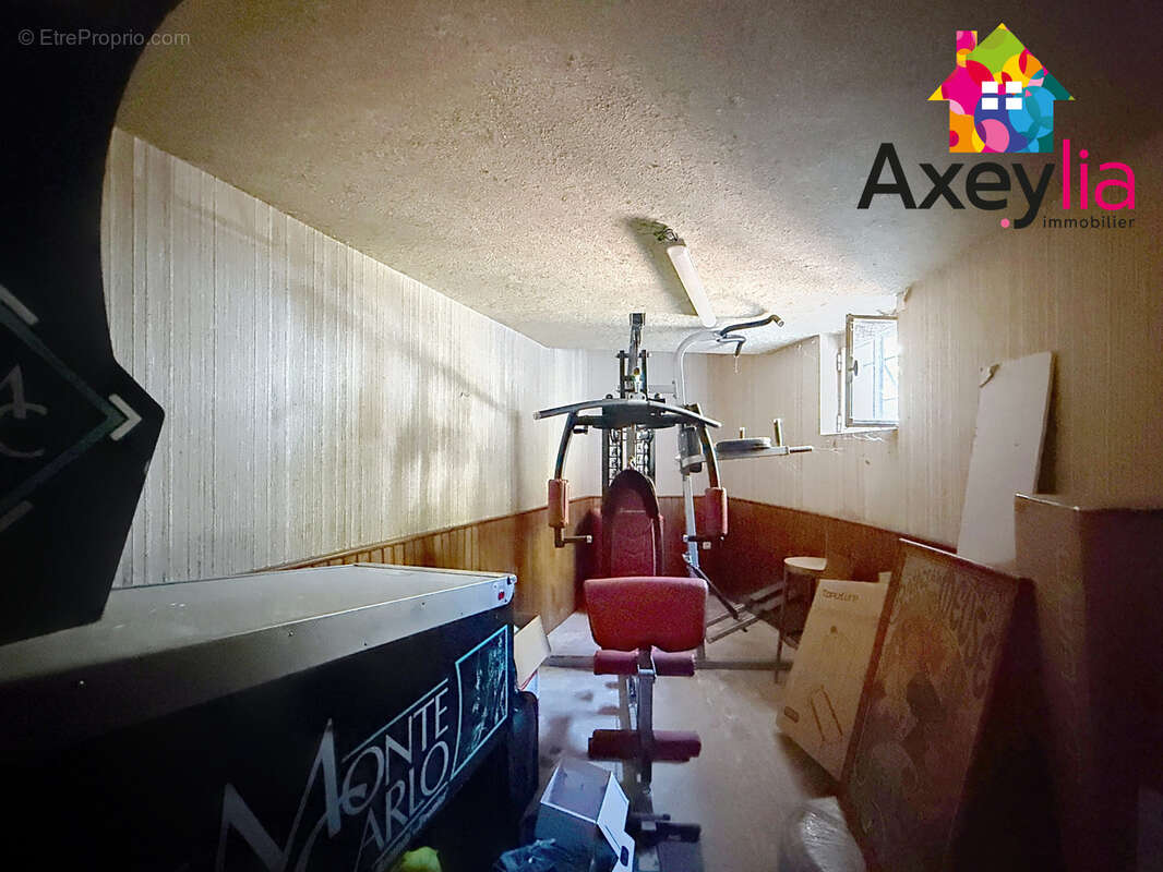 A vendre - commelle-vernay - maison à toit de chaume et semi-enterrée avec quatre chambres, terrain et piscine - photo 17