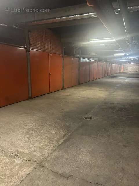 Parking à LE PERREUX-SUR-MARNE