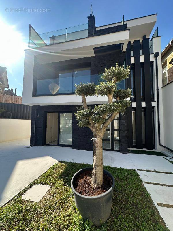 Maison à SAINT-MAUR-DES-FOSSES