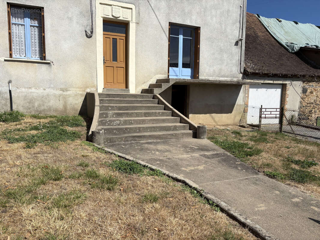 La Porcherie maison de campagne de 6 pièces à restaurer avec un petit jardin et vues - photo 3