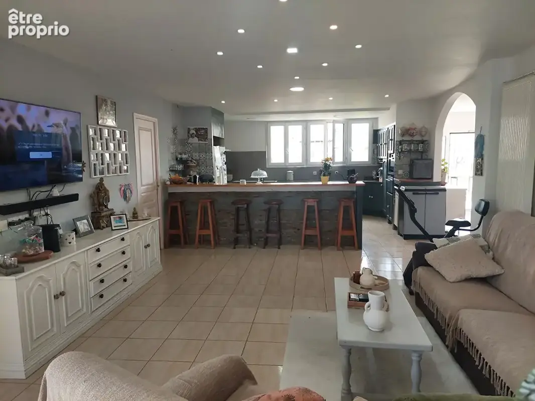 Maison plain-pied 223 m², 6 chambres, hangar et terrain constructible - photo 4